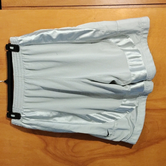 ✨Nike men's size medium gray basketball shorts - Picture 3 of 6